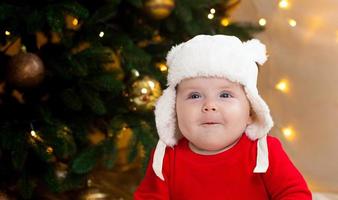 Weihnachtsbaby lächelt foto