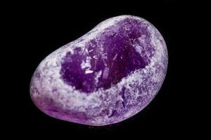 Makro Mineral Amethyst auf ein schwarz Hintergrund foto