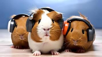 klein Gruppe von süß Guinea Schweine mit Kopfhörer im Studio. ai generiert. foto