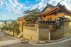 Bukchon Hanok Dorf mit Seoul Stadt Horizont, Stadtbild von Süd Korea foto