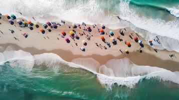 oben Aussicht von sandig Strand mit Türkis Meer Wasser und bunt Blau Regenschirme, Antenne Drohne Schuss. generativ ai. foto