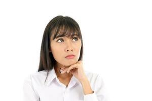 Gesichts- Ausdruck jung asiatisch Frau Büro Kleidung Weiß Hintergrund foto