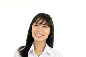 Gesichts- Ausdruck jung asiatisch Frau Büro Kleidung Weiß Hintergrund Lächeln Zähne foto