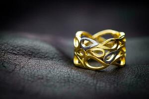 Gold Schmuck Ring auf Leder Hintergrund foto