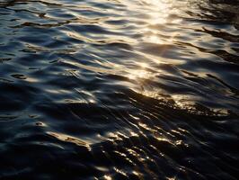 Tanzen Schatten und Highlights auf Wasser foto