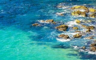 Strand Sand Blau Türkis Wasser Wellen Panorama carrizalillo puerto escondido. foto