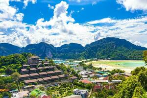 koh Phi Phi Don Thailand Insel Strand Lagune Kalkstein Felsen. foto