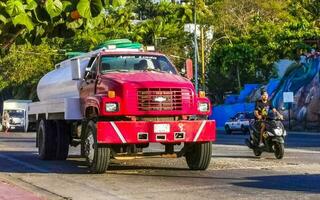 puerto escondido Oaxaca Mexiko 2023 Mexikaner Wasser LKW Ladung Transporter Lieferung Autos im puerto escondido Mexiko. foto