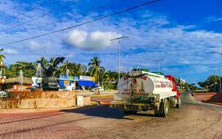 puerto escondido Oaxaca Mexiko 2023 Mexikaner Wasser LKW Ladung Transporter Lieferung Autos im puerto escondido Mexiko. foto