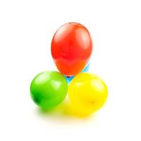 farbige Geburtstagsballons lokalisiert auf einem weißen Hintergrund foto