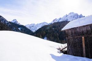 Schnee in der Hütte in den Dolomiten