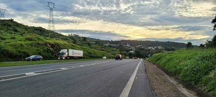 beschäftigt Autobahn dom pedro zuerst im das Innere von Brasilien foto