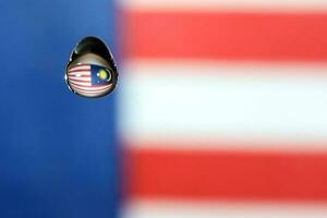 Wasser Tröpfchen fallen Spritzen Kollision tropft Säule Malaysia Flagge Betrachtung Brechung Unabhängigkeit Land Patriot foto