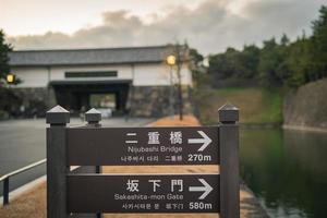 Zeichen bei Edo Castle in Tokio, Japan im Winter foto