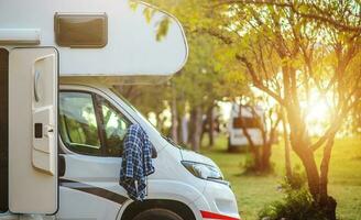 Sonnenuntergang Punkt rv Park und das Wohnmobil van foto