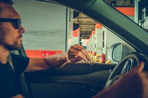 Treiber bezahlen Autobahn Maut foto