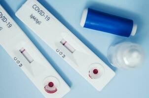 zwei Negativ Coronavirus covid19 Blut Tests foto