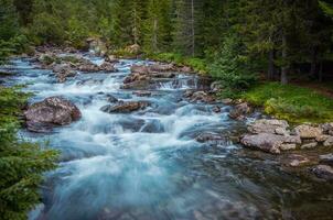 szenisch Berg Fluss foto