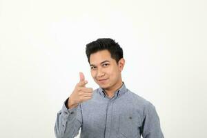 Süd Osten asiatisch malaiisch Mann Gesichts- Ausdruck Show Punkt Finger foto