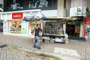 wan Tschai, Hong Kong- August 31, 2018- ist kommerziell Bereich mit Flecken umfassen tai Yuen Straße zum Spielzeug Shops, Königinnen Straße Osten zum Antiquitäten und wan Chai Computer Center zum Technik. foto