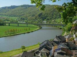 das klein Stadt von Saarburg beim das Saar Fluss im Deutschland foto