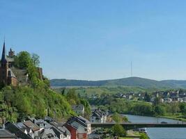 das klein Stadt von Saarburg beim das Saar Fluss im Deutschland foto