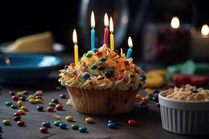 Geburtstag Cupcake mit Kerzen und bunt Süßigkeiten auf hölzern Tisch, köstlich Geburtstag Cupcake auf ein Tabelle mit damit viele bunt Sträusel, ai generiert foto