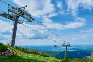 Berge mit öffnen Kabel Autos Aufzug, Karpacz, Polen foto