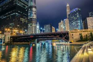 beleuchtet Stadt von Chicago foto