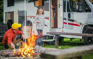 Familie rv Straße Ausflug Campingplatz foto