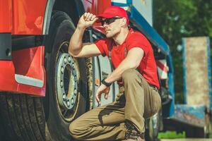 LKW Treiber auf geplant sich ausruhen halt foto