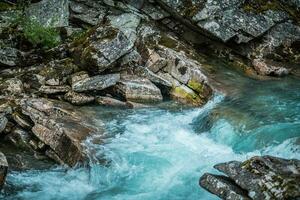 Kristall klar Berg Fluss foto