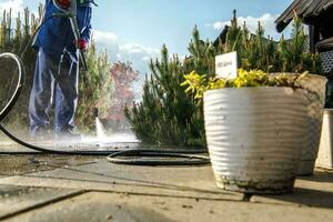 Reinigung Garten Wege mit Druck Unterlegscheibe foto