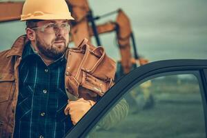 schwer Pflicht industriell Maschine Operator nach Arbeit foto