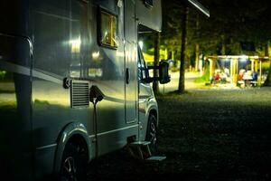 rv Camping beim Nacht foto