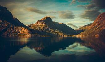 norwegisch See oppstrynsvatnet Landschaft foto