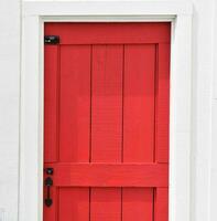 rot Scheune Tür auf Hütte foto