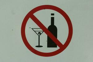 ein Alkohol verboten Tag verwenden Zeichen foto