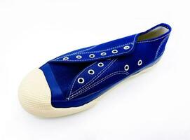 Blau Turnschuhe isoliert auf Weiß Hintergrund. Jahrgang Schuh, Design Objekt und komfortabel zum Verschleiß. foto