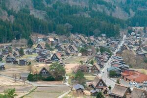 Shirakawa, Japan - - April 5, 2023 Antenne Aussicht von Shirakawa-Go Dorf im Frühling foto