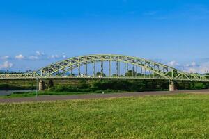 Asahibashi Brücke Über das ischikari Fluss beim asahikawa Stadt, Hokkaido, Japan foto