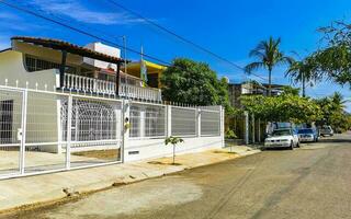 puerto escondido Oaxaca Mexiko 2023 typisch schön bunt Tourist Straße Bürgersteig Stadt puerto escondido Mexiko. foto