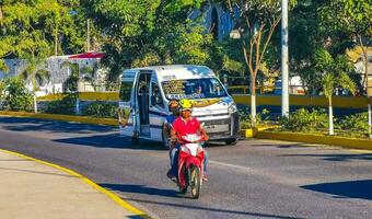 puerto escondido Oaxaca Mexiko 2023 typisch schön bunt Tourist Straße Bürgersteig Stadt puerto escondido Mexiko. foto