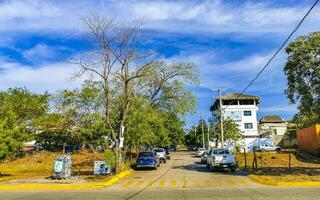 puerto escondido Oaxaca Mexiko 2023 typisch schön bunt Tourist Straße Bürgersteig Stadt puerto escondido Mexiko. foto