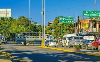 puerto escondido Oaxaca Mexiko 2023 typisch schön bunt Tourist Straße Bürgersteig Stadt puerto escondido Mexiko. foto