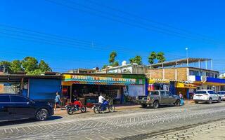 puerto escondido Oaxaca Mexiko 2023 typisch schön bunt Tourist Straße Bürgersteig Stadt puerto escondido Mexiko. foto