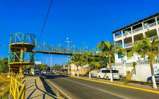 puerto escondido Oaxaca Mexiko 2023 typisch schön bunt Tourist Straße Bürgersteig Stadt puerto escondido Mexiko. foto