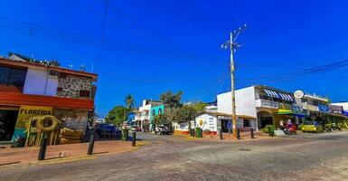 puerto escondido Oaxaca Mexiko 2023 typisch schön bunt Tourist Straße Bürgersteig Stadt puerto escondido Mexiko. foto