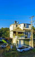 puerto escondido Oaxaca Mexiko 2023 typisch schön bunt Tourist Straße Bürgersteig Stadt puerto escondido Mexiko. foto