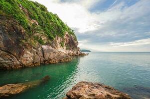 schön Landschaft Aussicht mit endlos Horizont auf pha suk nirun Cliff beim chataburi Stadt thailand.pha suk nirun Cliff ein Beliebt Sonnenaufgang und Sonnenuntergang Ort im chataburi Stadt. foto